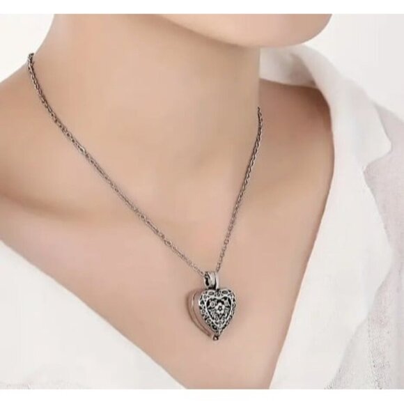 "Always In My Heart" Memory Heart Cremation Urn Pendant Necklace For Ashes - Picture 6 of 7